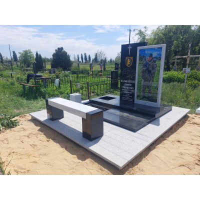Пам'ятник військовому з мармуру